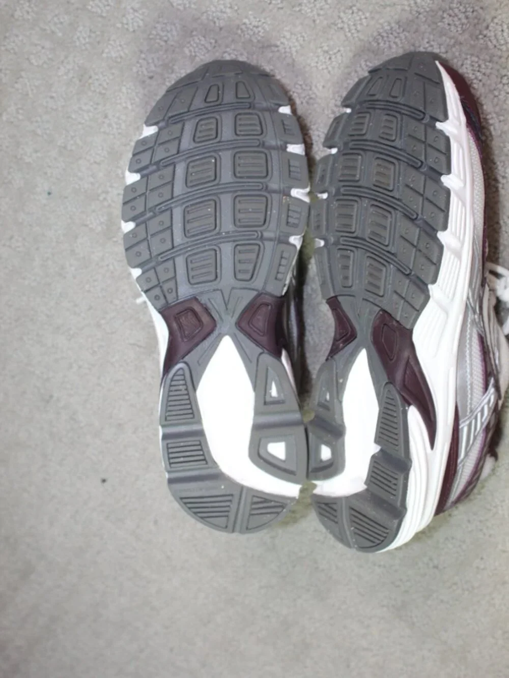 Nike Women's Size 7 Initiator (White Burgundy Crush) IB4688-111